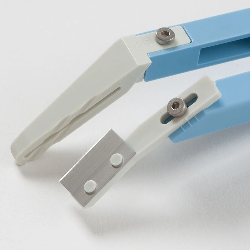 Front Page 16 Front Page -Veggie Patch 07172 03 mitercutgrft knife